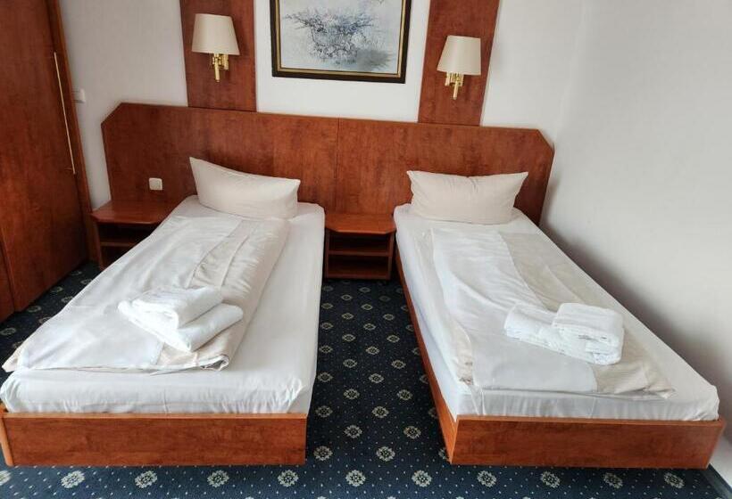 Отель Hoyers In Pinneberg