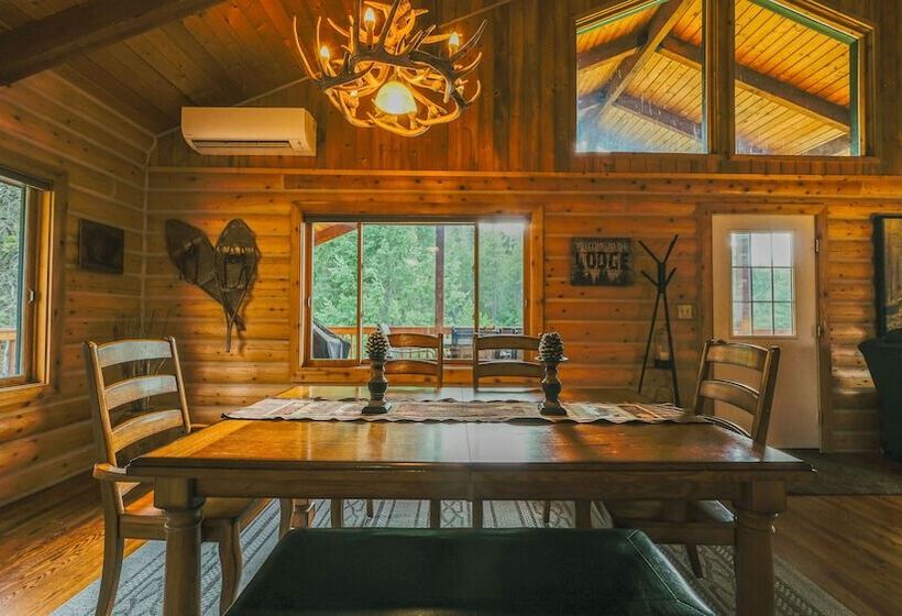 Larch Lodge Secluded Cabin!