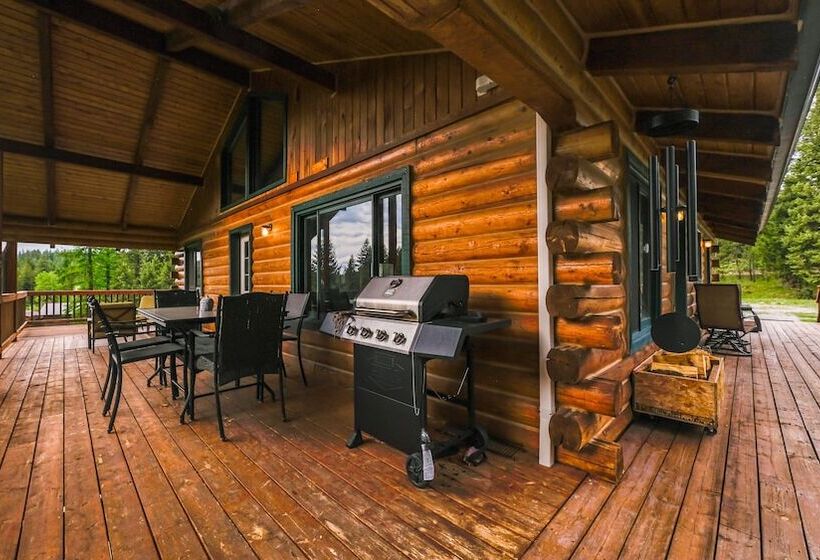 Larch Lodge Secluded Cabin!