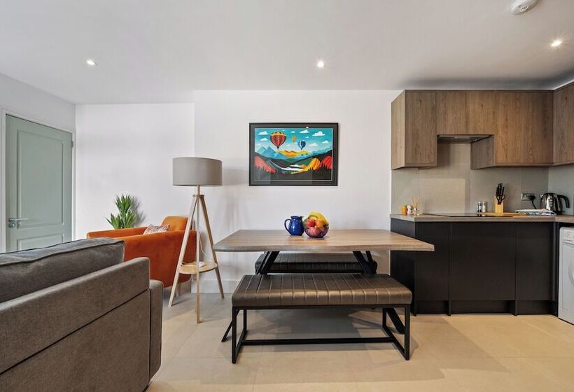 ペンション Sebright House