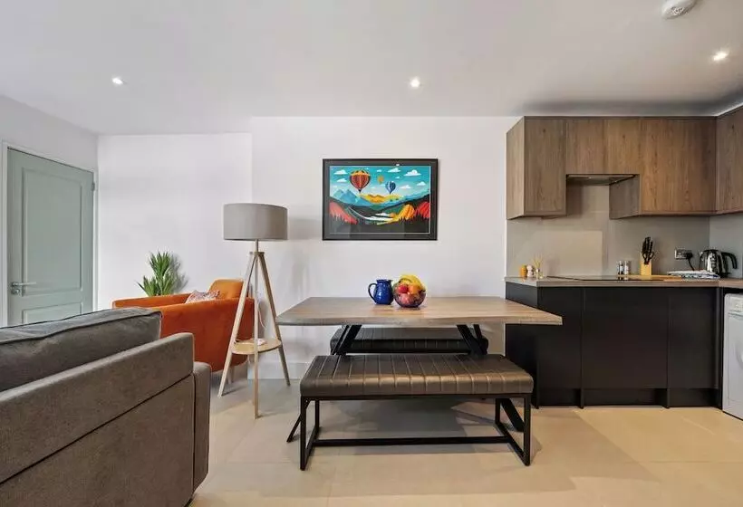 Majatalo Sebright House