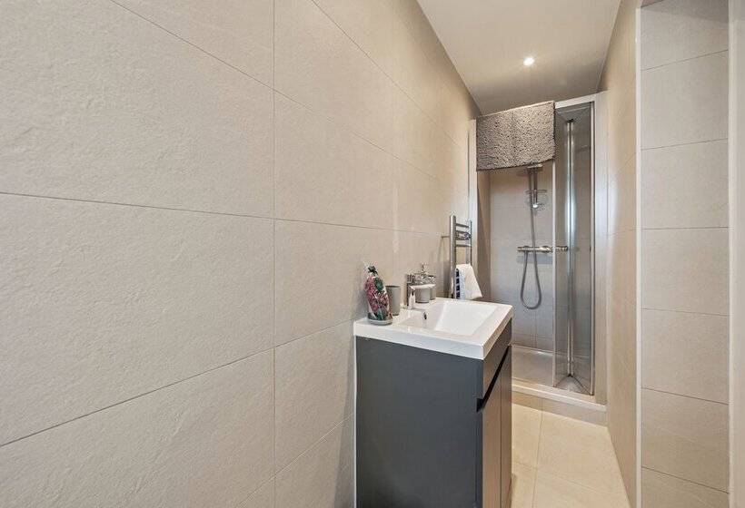 ペンション Sebright House