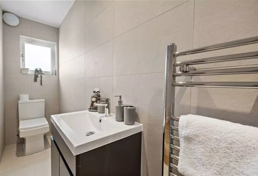 Majatalo Sebright House