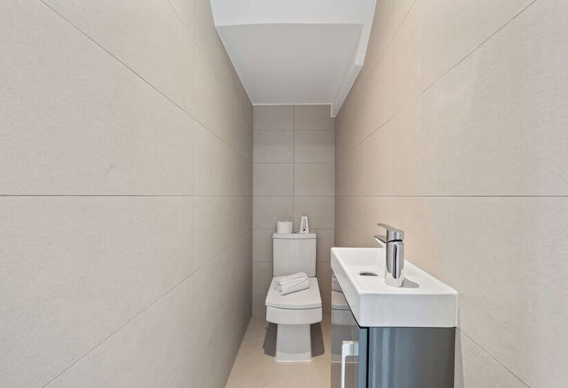 ペンション Sebright House