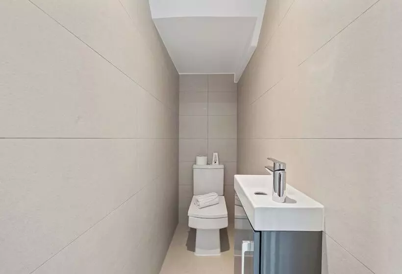 Majatalo Sebright House