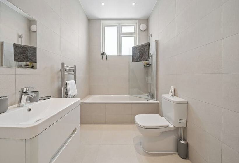 ペンション Sebright House