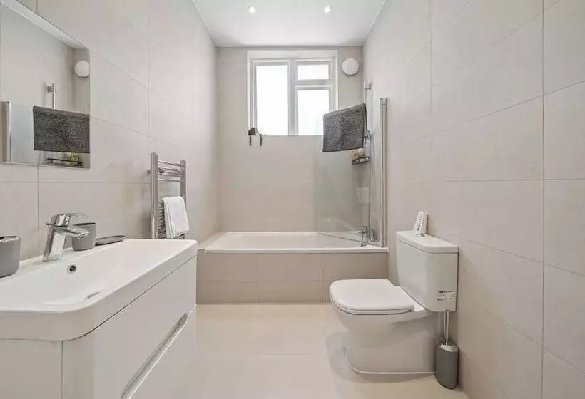 Majatalo Sebright House