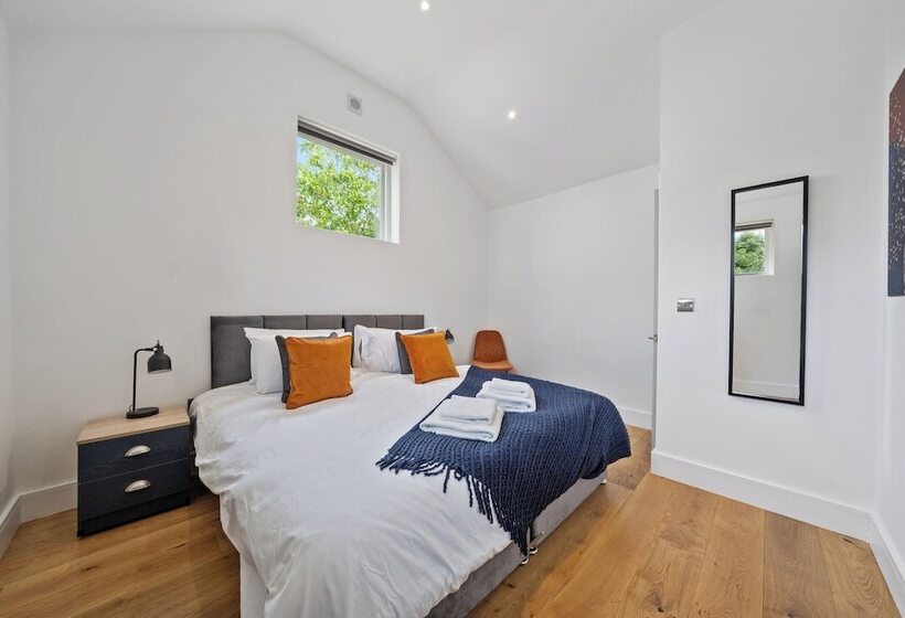 ペンション Sebright House