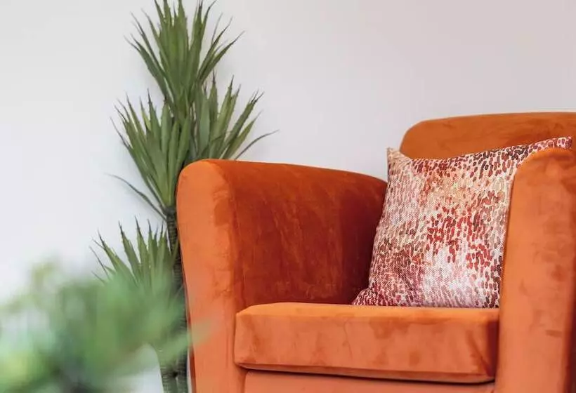 Majatalo Sebright House