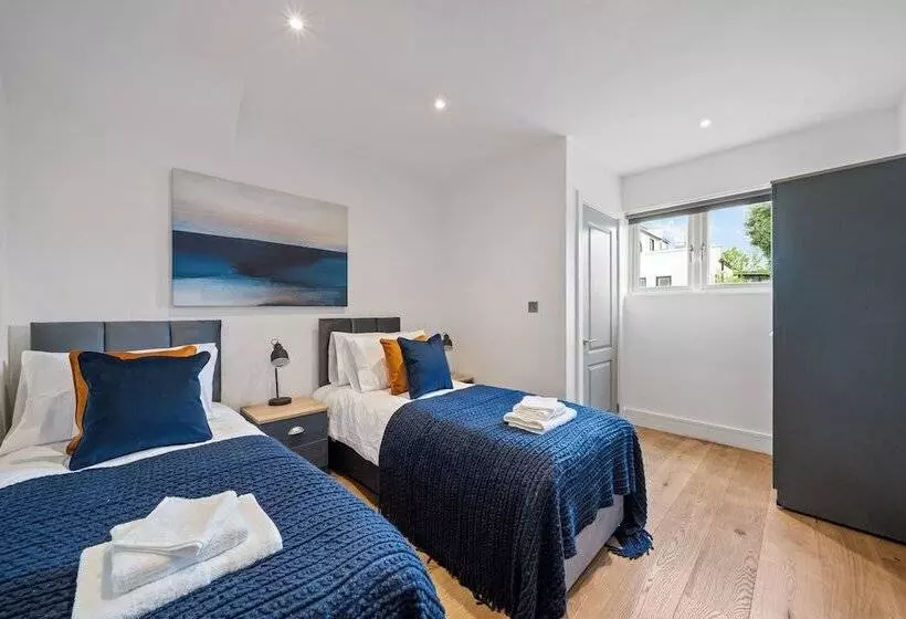 Majatalo Sebright House