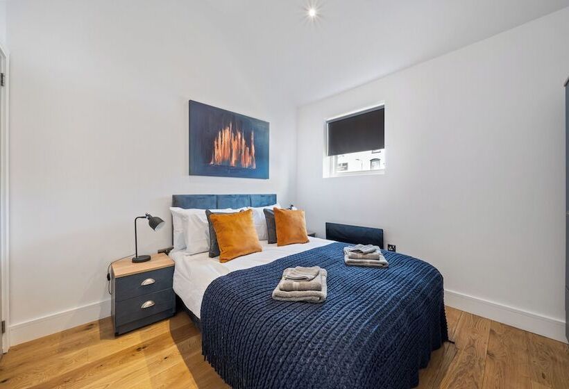 ペンション Sebright House