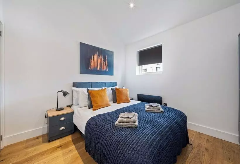 Majatalo Sebright House