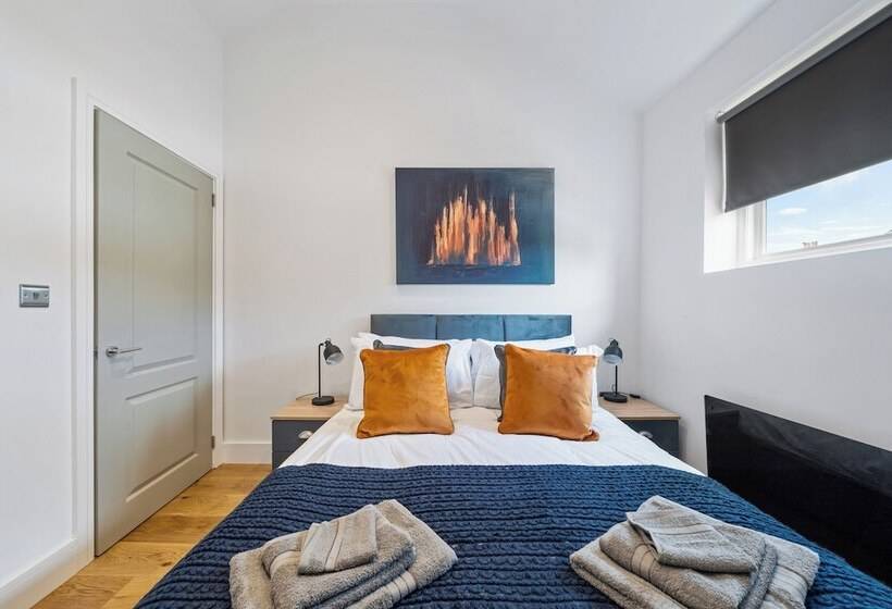 ペンション Sebright House