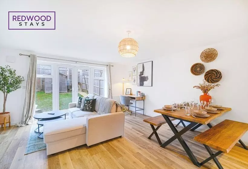 Majatalo Woolhampton Drive House By Redwood Stays