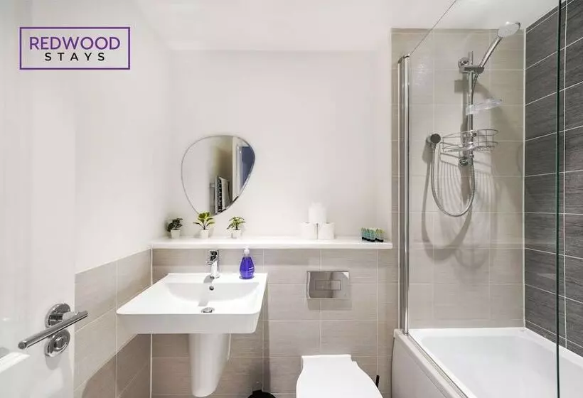 Majatalo Woolhampton Drive House By Redwood Stays