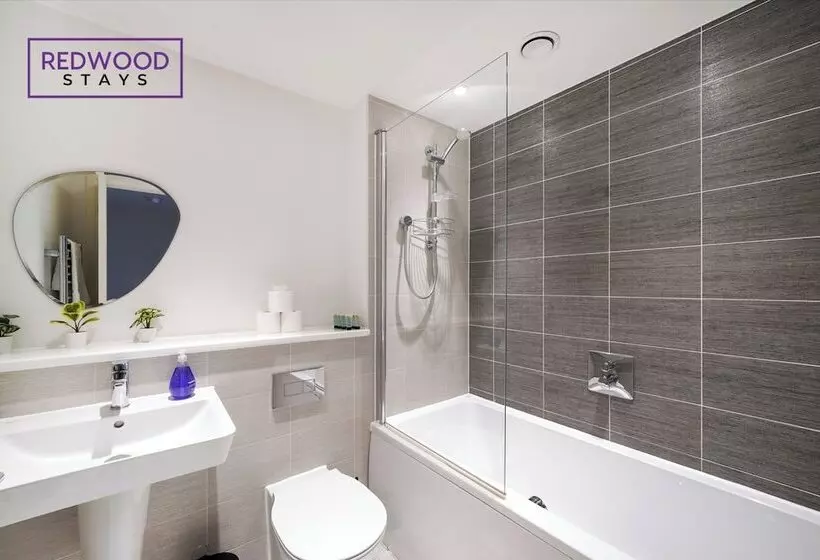 Majatalo Woolhampton Drive House By Redwood Stays