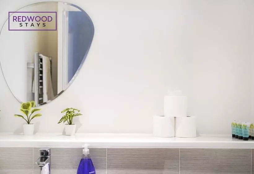 Majatalo Woolhampton Drive House By Redwood Stays