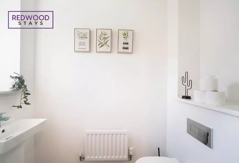 Majatalo Woolhampton Drive House By Redwood Stays