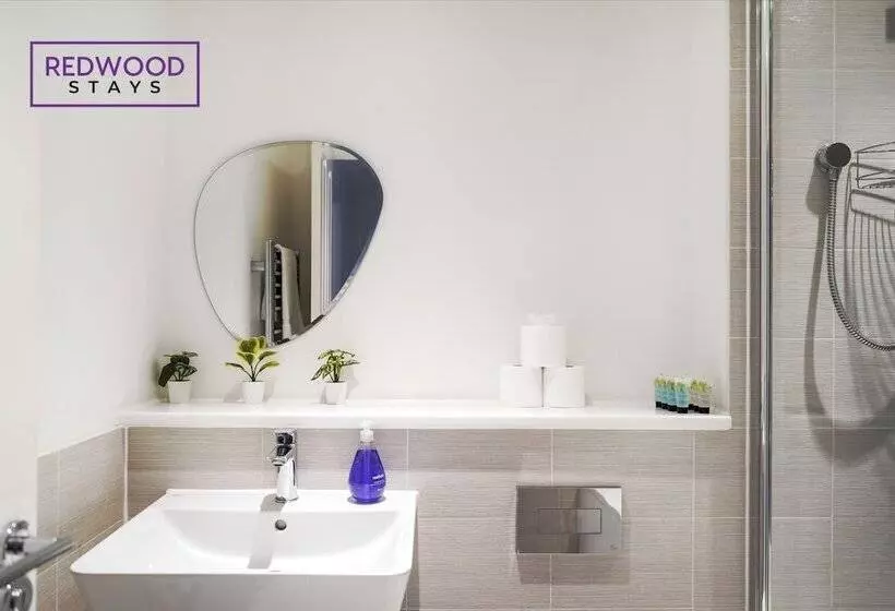 Majatalo Woolhampton Drive House By Redwood Stays