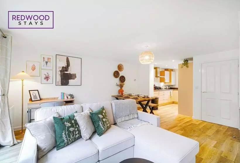 Majatalo Woolhampton Drive House By Redwood Stays