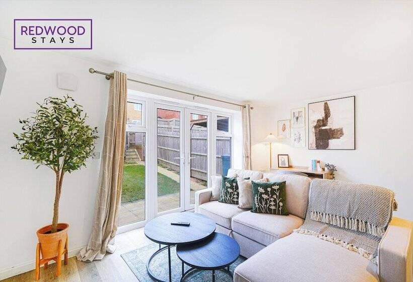 펜션 Woolhampton Drive House By Redwood Stays