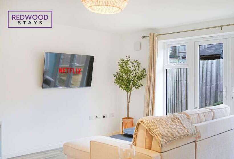 펜션 Woolhampton Drive House By Redwood Stays