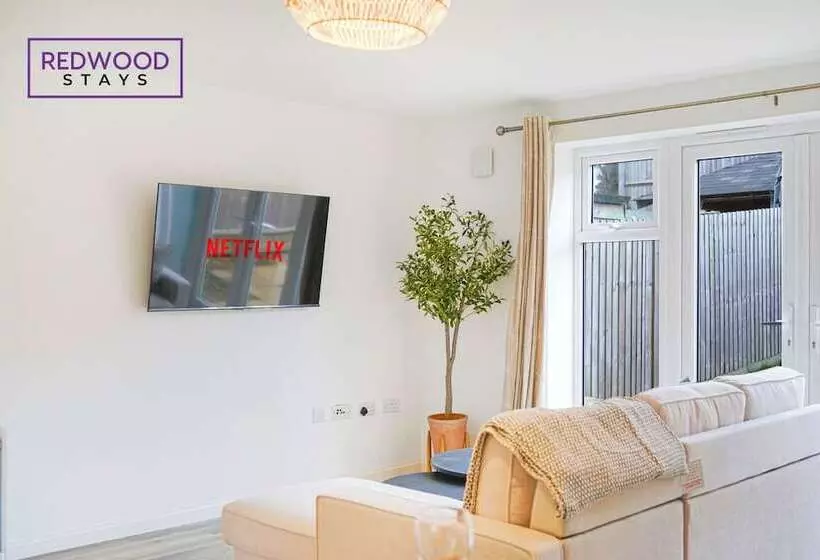 Majatalo Woolhampton Drive House By Redwood Stays