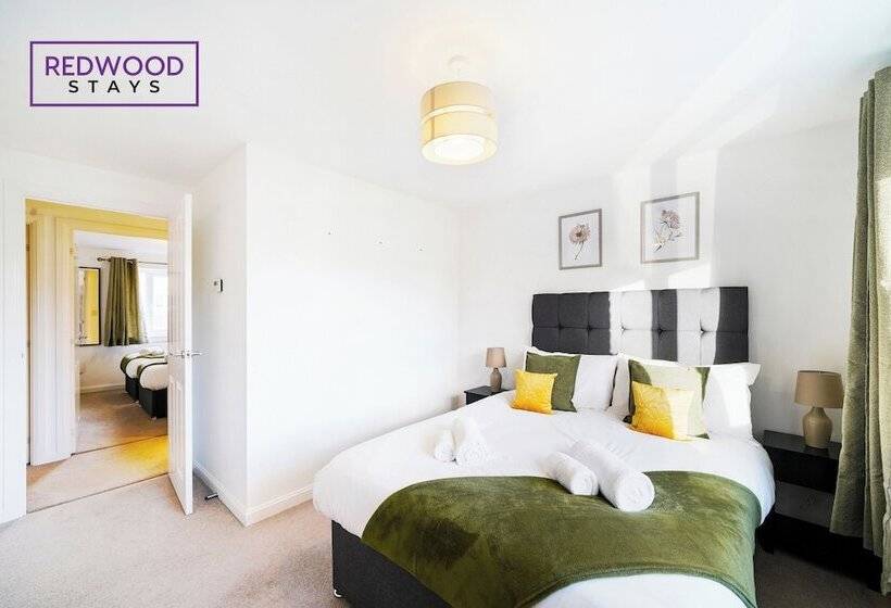 펜션 Woolhampton Drive House By Redwood Stays