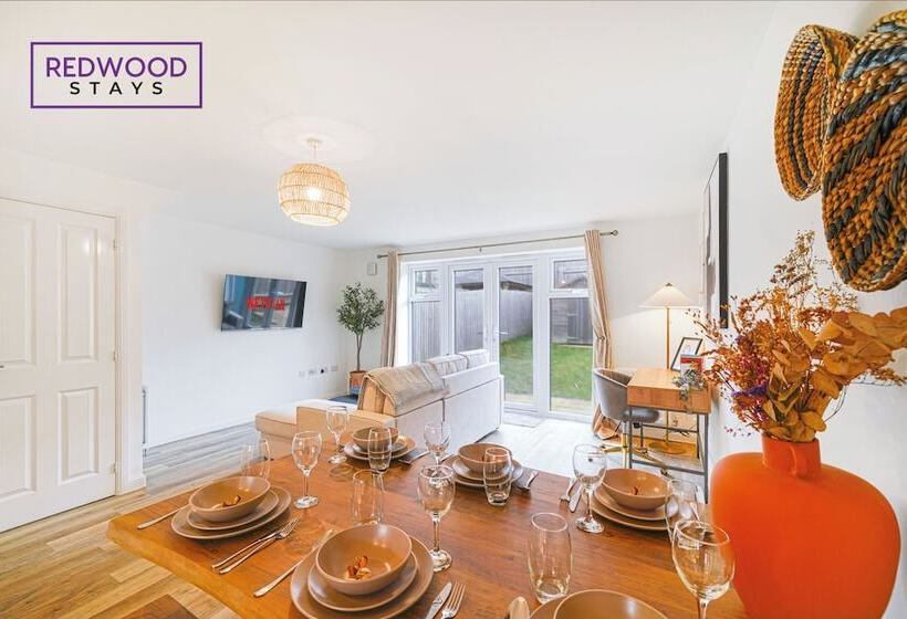 펜션 Woolhampton Drive House By Redwood Stays