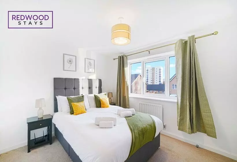 Majatalo Woolhampton Drive House By Redwood Stays