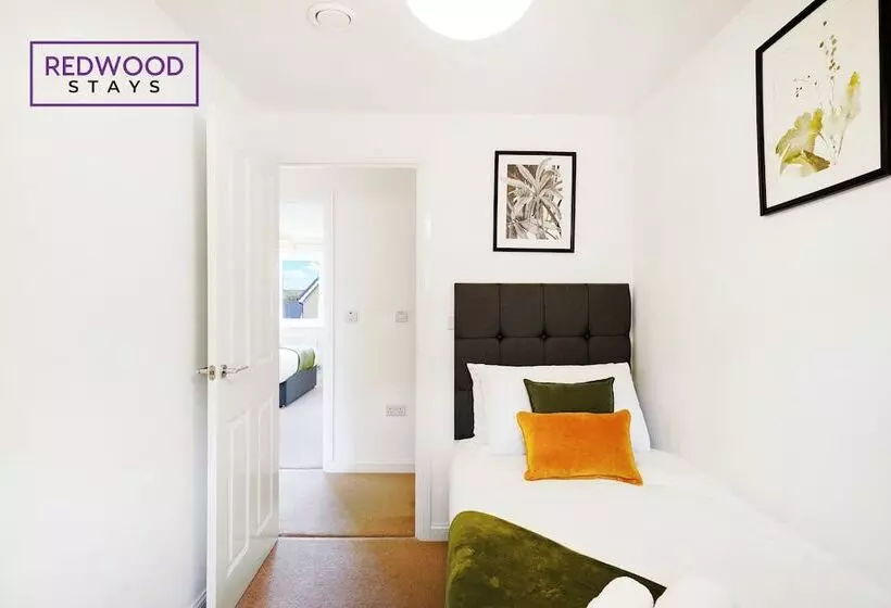 Majatalo Woolhampton Drive House By Redwood Stays