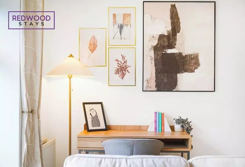 Majatalo Woolhampton Drive House By Redwood Stays