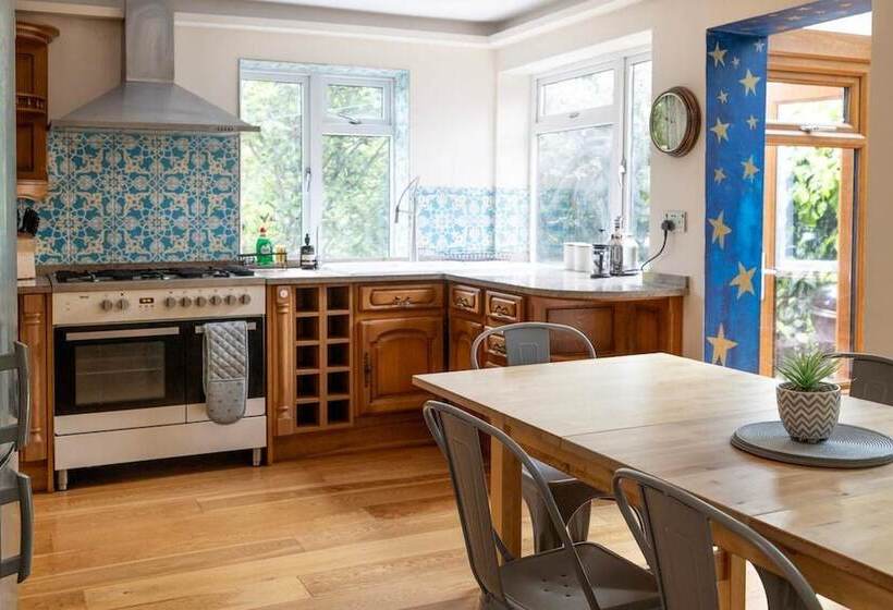 Residenza Charming Frome Retreat With 4 Bedrooms