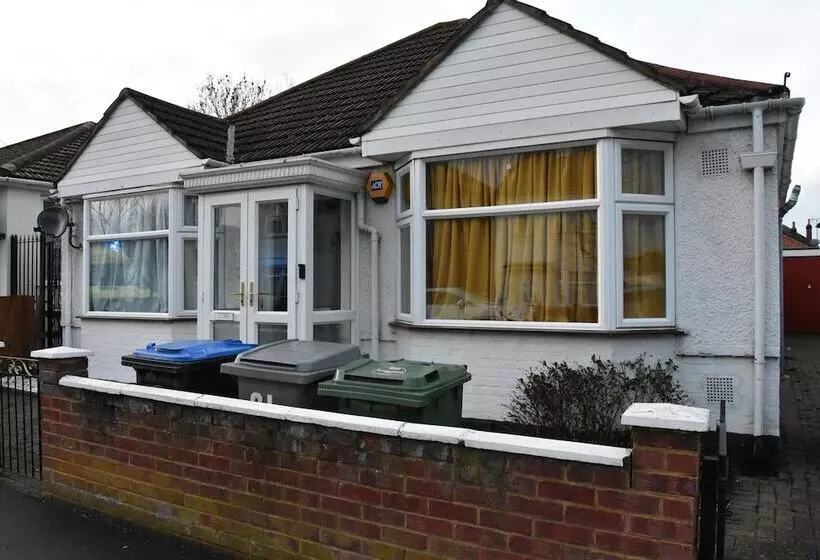 Residenssi Charming Wembley Home Near Wembley Stadium