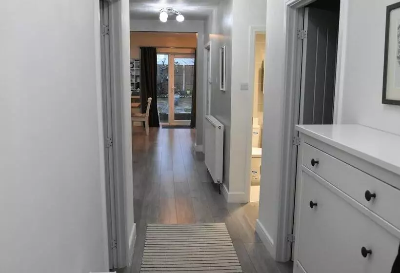 Residenssi Charming Wembley Home Near Wembley Stadium