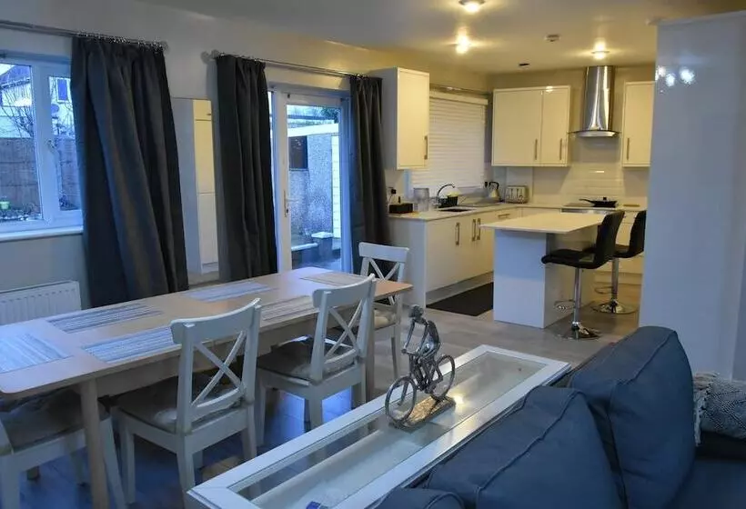 Residenssi Charming Wembley Home Near Wembley Stadium