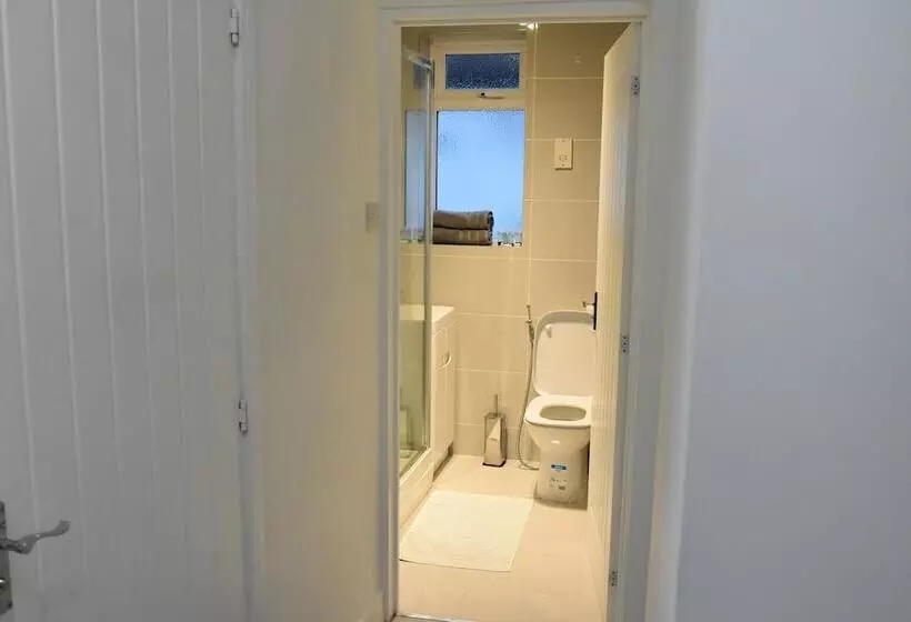 Residenssi Charming Wembley Home Near Wembley Stadium