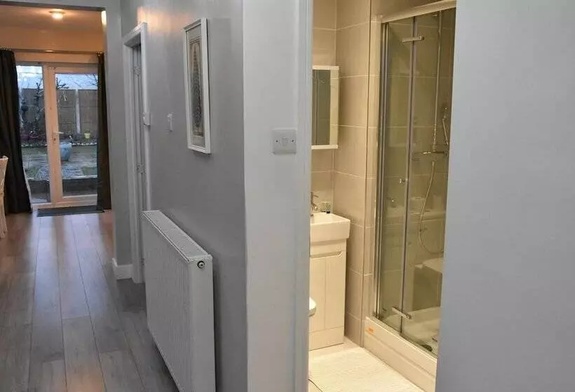 Residenssi Charming Wembley Home Near Wembley Stadium