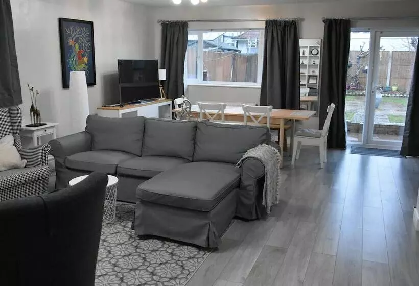 Residenssi Charming Wembley Home Near Wembley Stadium