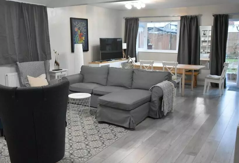 Residenssi Charming Wembley Home Near Wembley Stadium