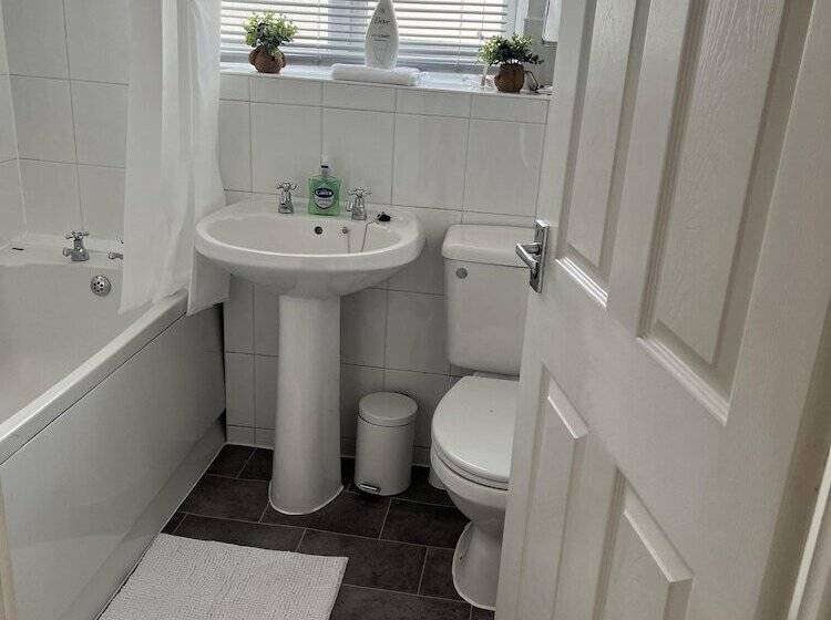 Residência Hive Stays, Sleeps 3, Free Parking, Wifi, Smart Tv