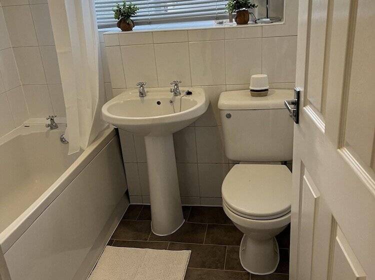 Residência Hive Stays, Sleeps 3, Free Parking, Wifi, Smart Tv