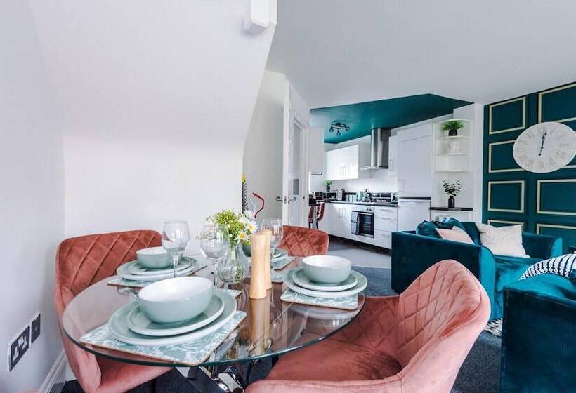 إقامة Lovely 4 Bed/ Monthly Discount/ Bottle