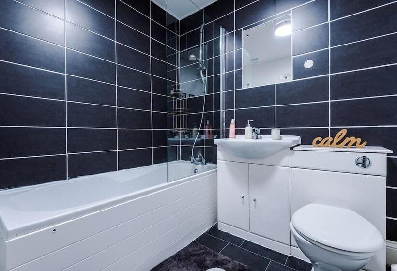 إقامة Lovely 4 Bed/ Monthly Discount/ Bottle