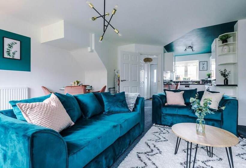 إقامة Lovely 4 Bed/ Monthly Discount/ Bottle