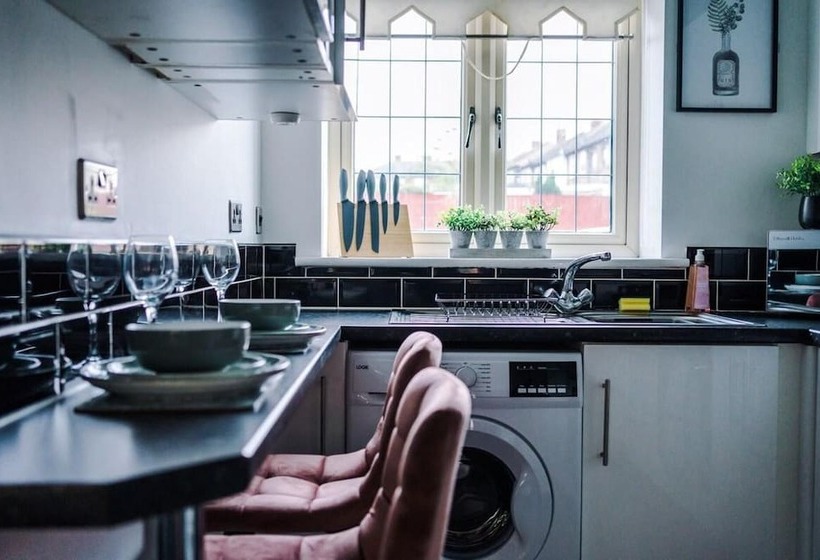 إقامة Lovely 4 Bed/ Monthly Discount/ Bottle