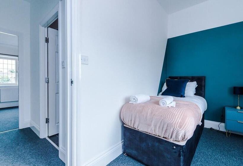 إقامة Lovely 4 Bed/ Monthly Discount/ Bottle