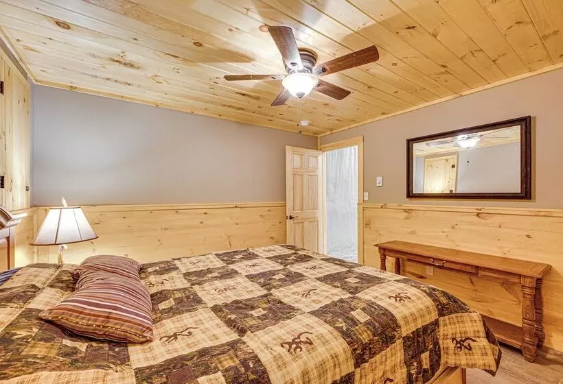 Rustic Cabin In West Danville W/ Deck & Fire Pit!