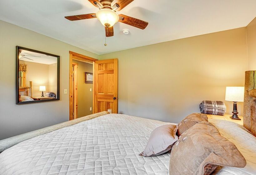 Rustic Cabin In West Danville W/ Deck & Fire Pit!