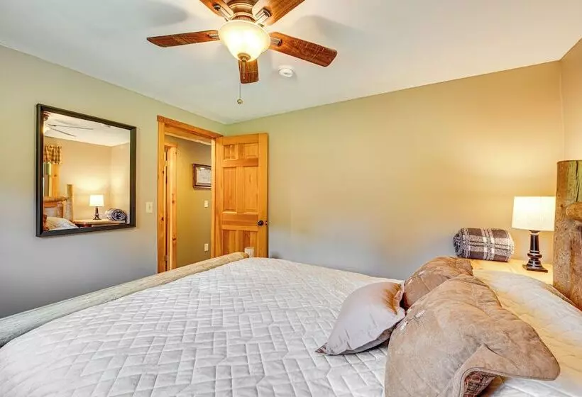 Rustic Cabin In West Danville W/ Deck & Fire Pit!